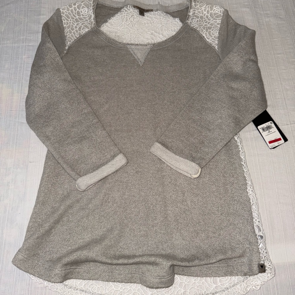 Gray Lace-Trimmed Long Sleeve Top/sweater